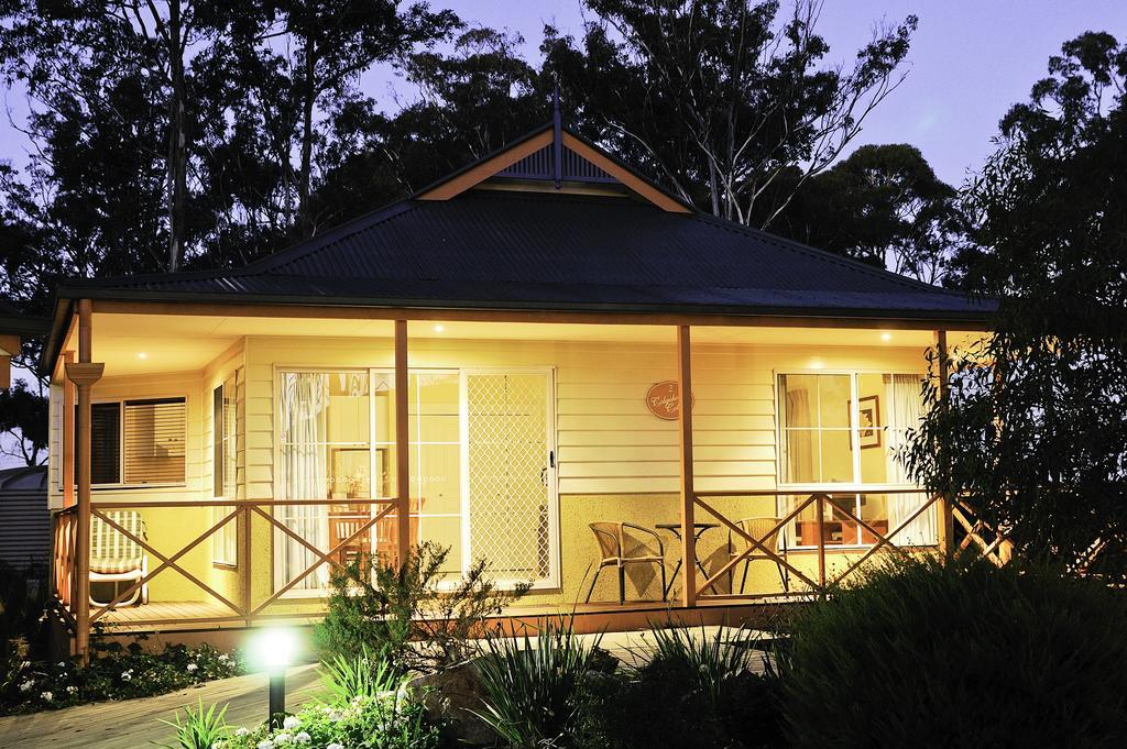 Waverley House Cottages Lakes Entrance Eksteriør billede