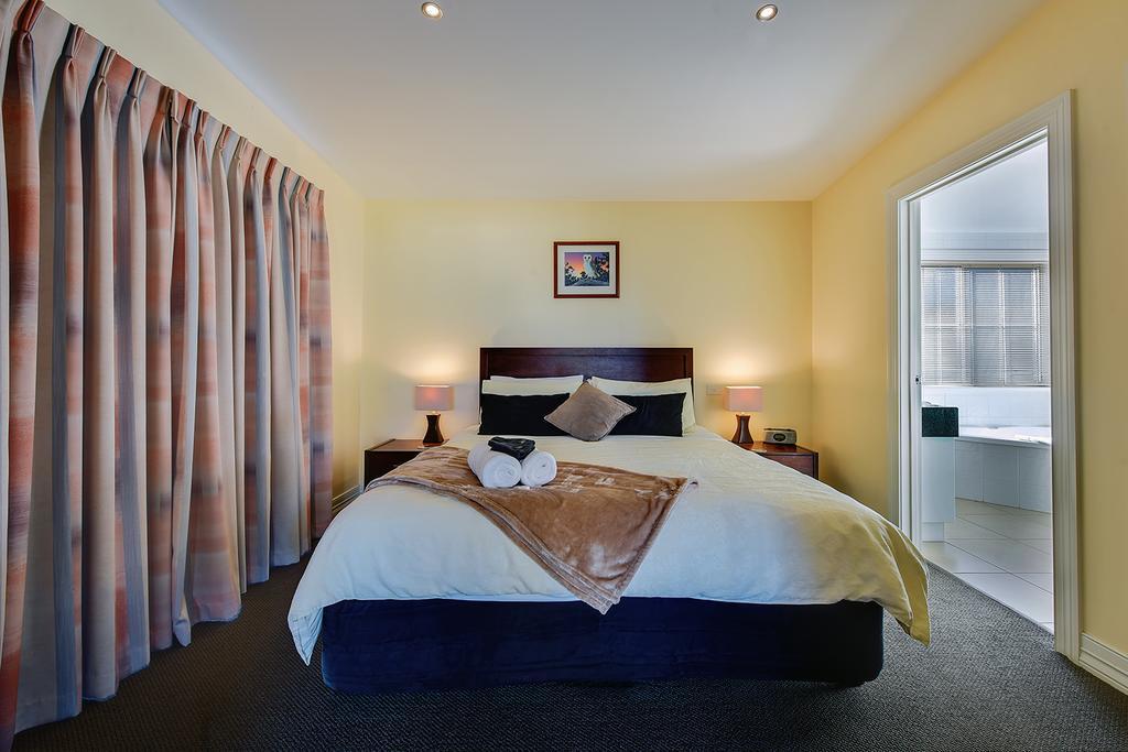 Waverley House Cottages Lakes Entrance Eksteriør billede